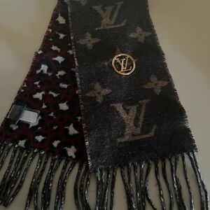 Louis Vuitton mini scarve